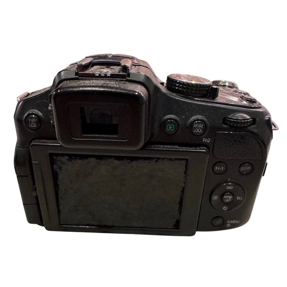 Panasonic Lumix DMC-FZ200 Digital Camera 24x Zoom f2.8 Leica Lens Bundle Black